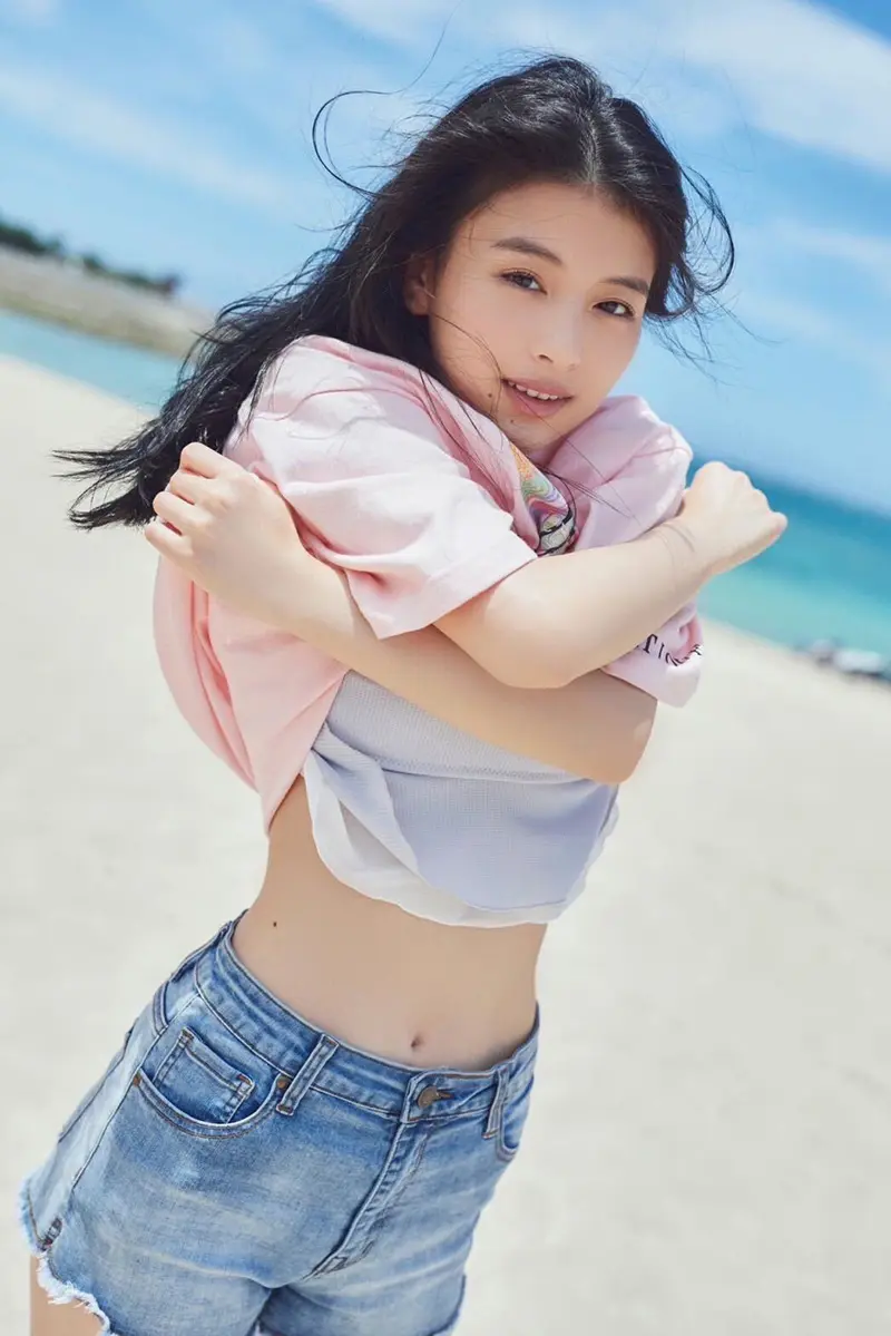 出口夏希「ナチュラルな姿や大人っぽい表情も…」1st写真集で天真爛漫なヘルシー美脚を披露 | TV LIFE web