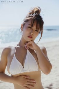 井口裕香 写真集「MORE MORE MORE」掲載カット（撮影／倉本侑磨）