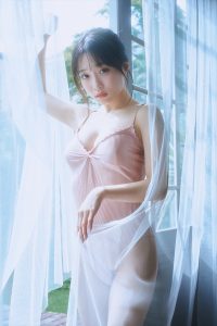 岸みゆ「BOMB」2024年12月号　撮影：岡本武志