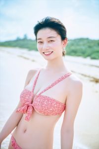 瀬戸環奈1st写真集『emerald』撮影：岡本武志