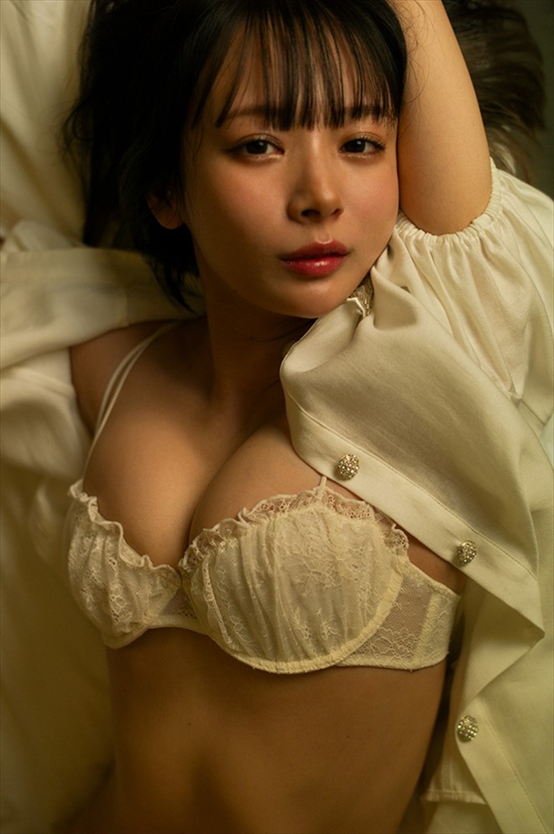 岡田紗佳写真集『嶺上開花（リンシャンカイホウ）』