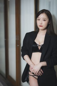 SKE48・鎌田菜月1st写真集『やさしい日差し』